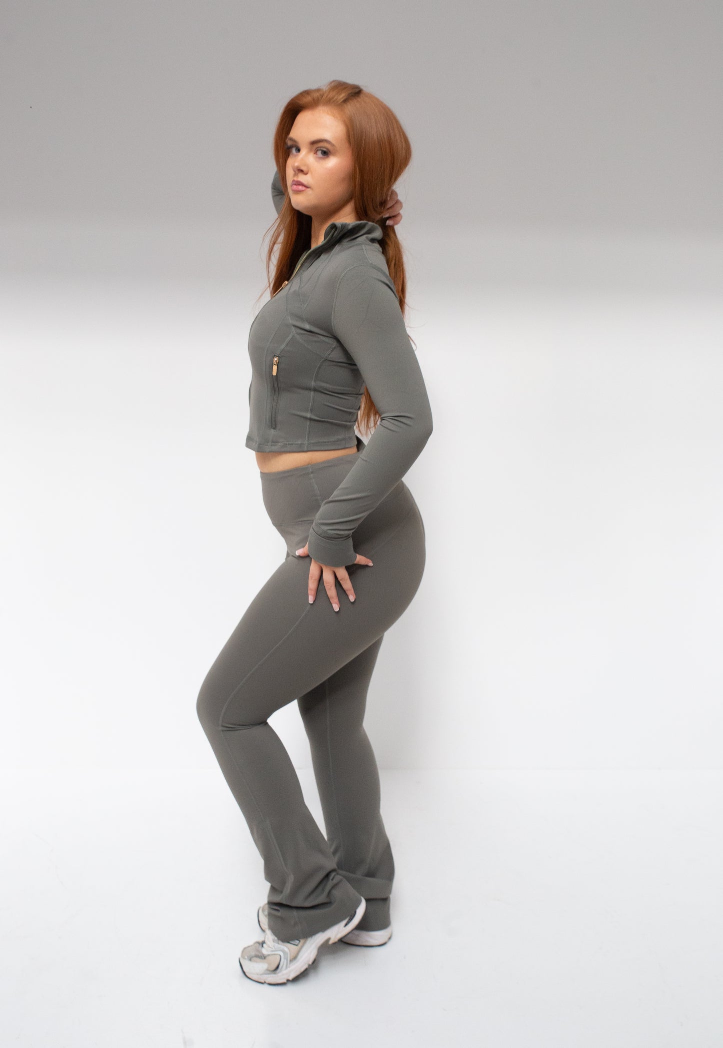 Grey Lulu flares & gold zip set 🩶
