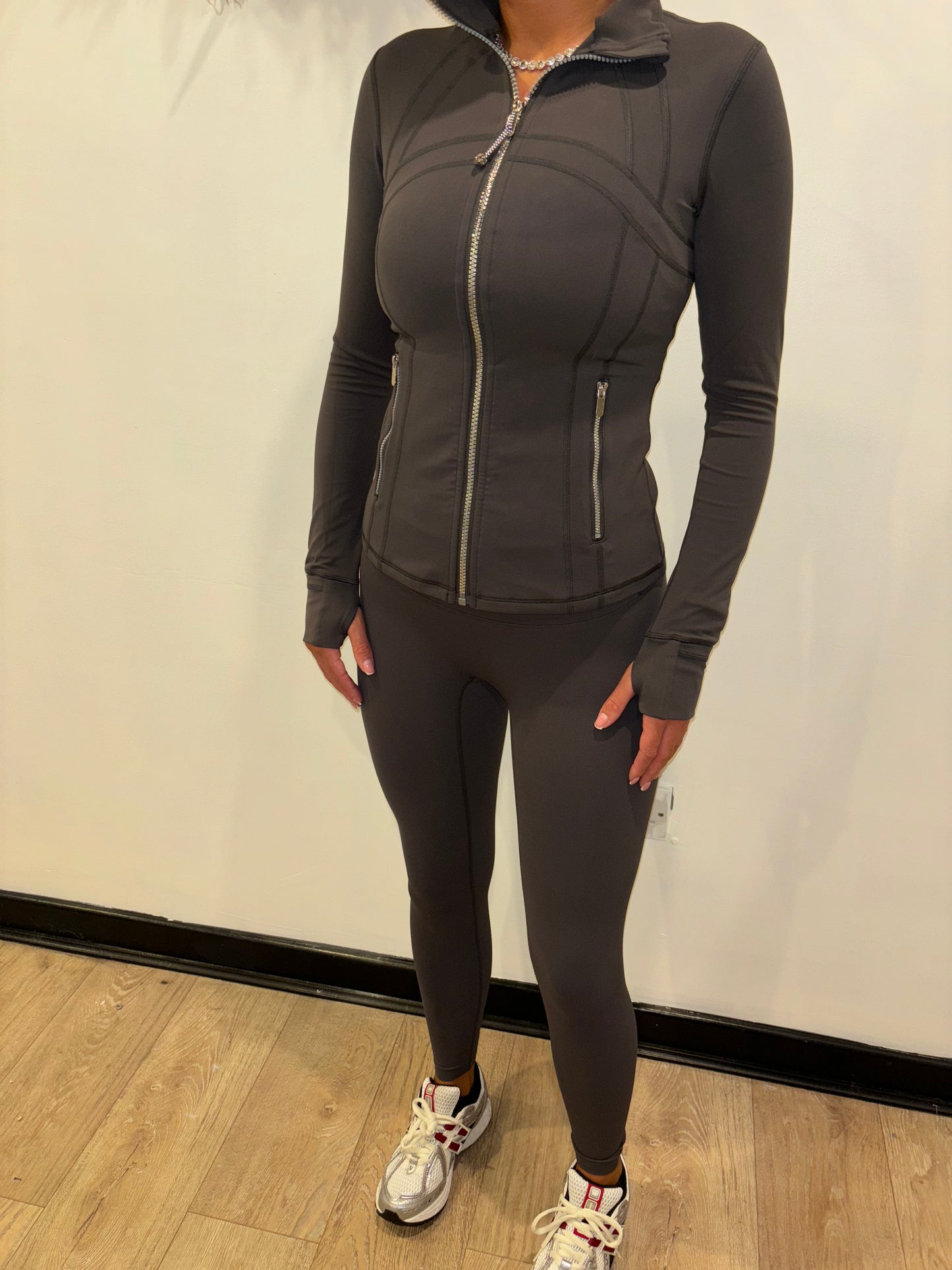 Lulu dark grey with silver zip & matching leggings 🩶