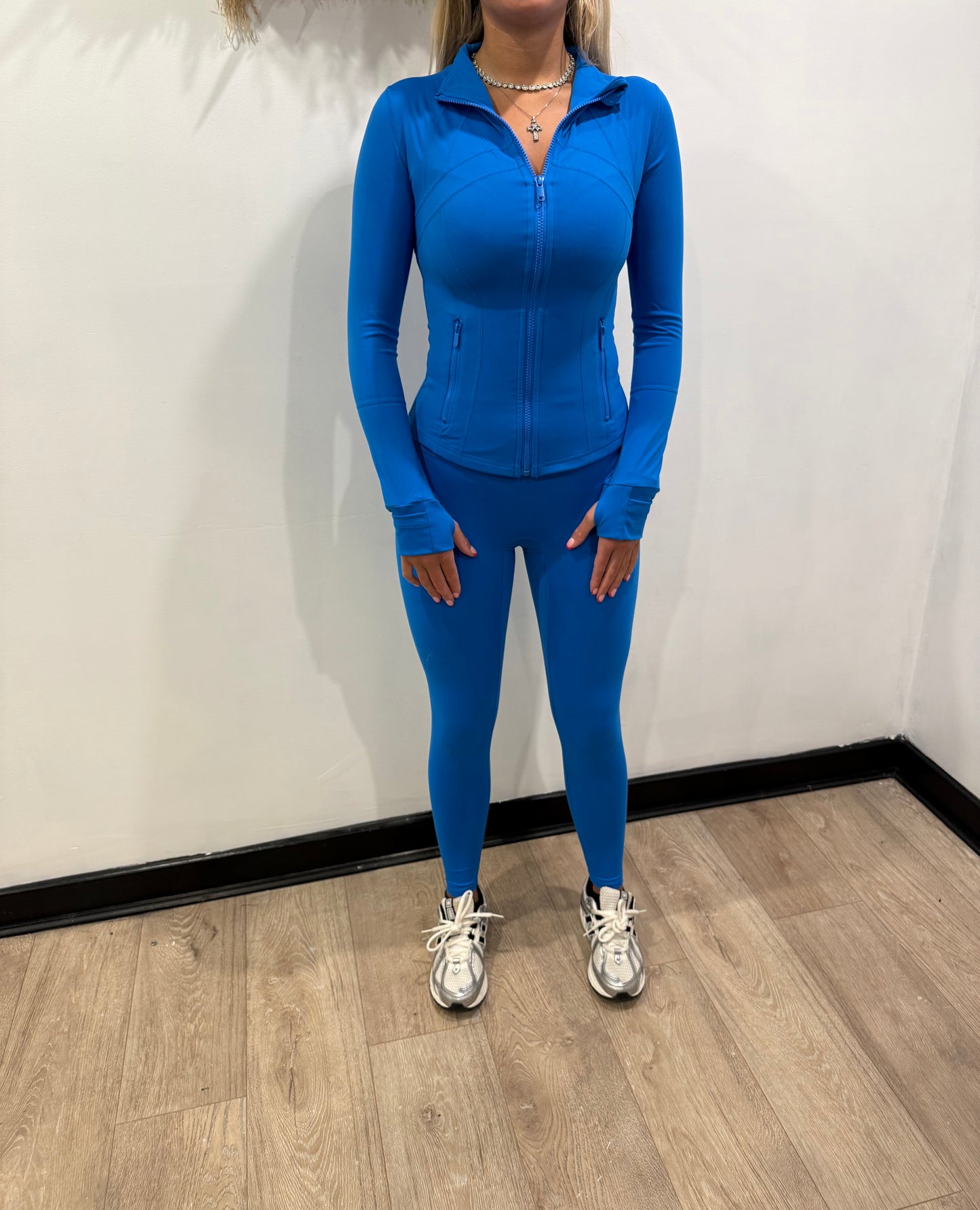 Electric blue zip & matching leggings 💙