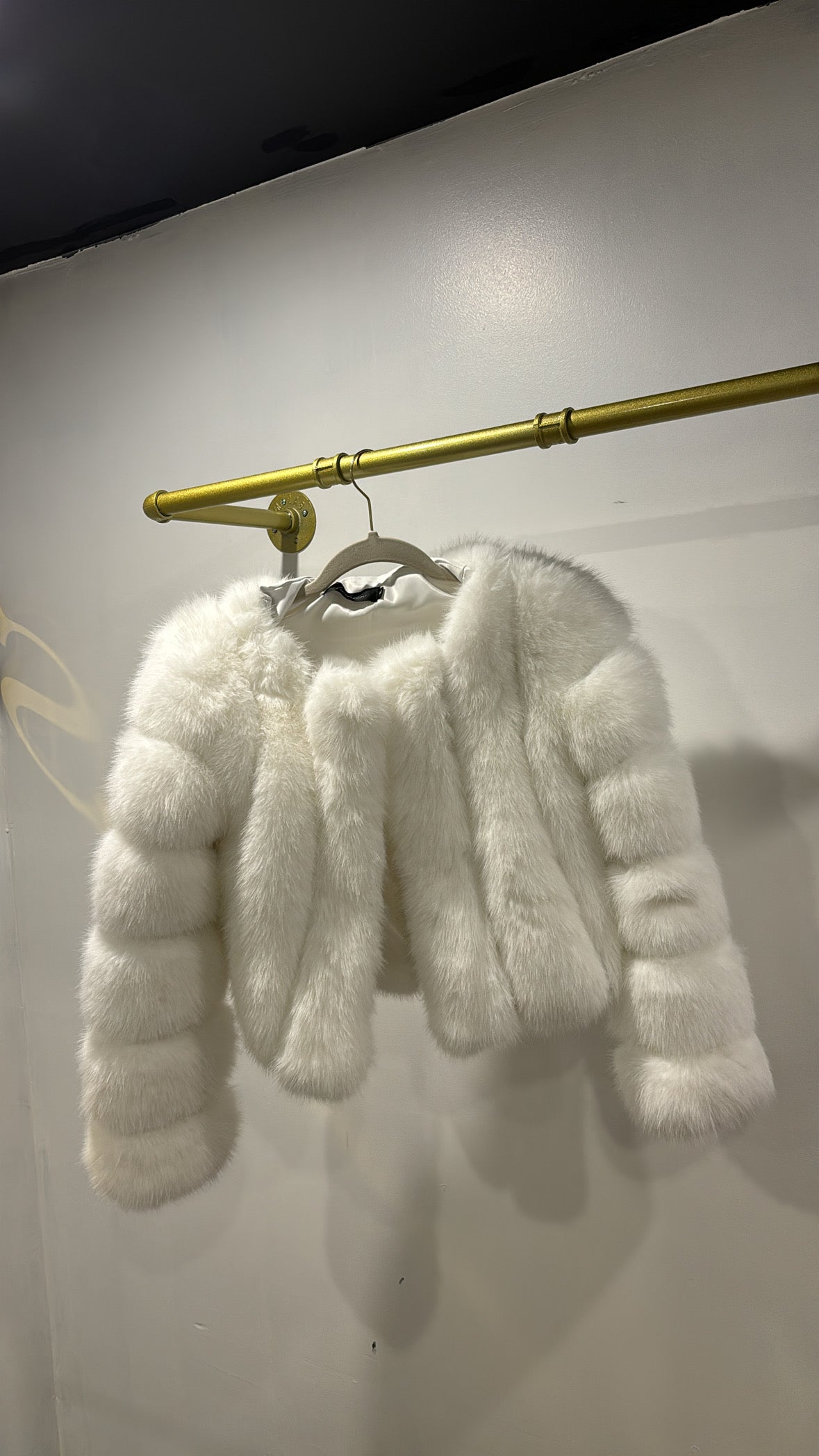 DELUXE WHITE FUR COAT