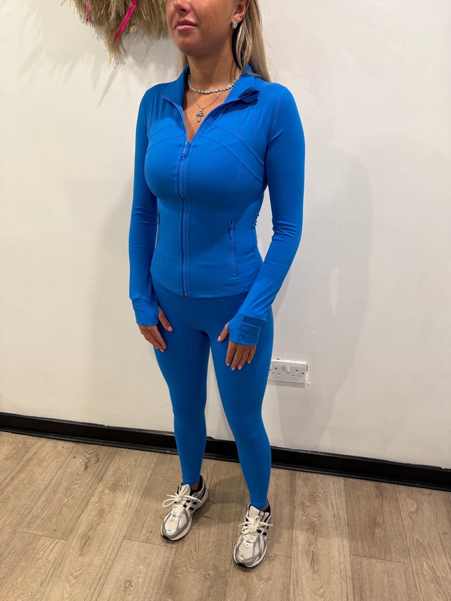 Electric blue zip & matching leggings 💙