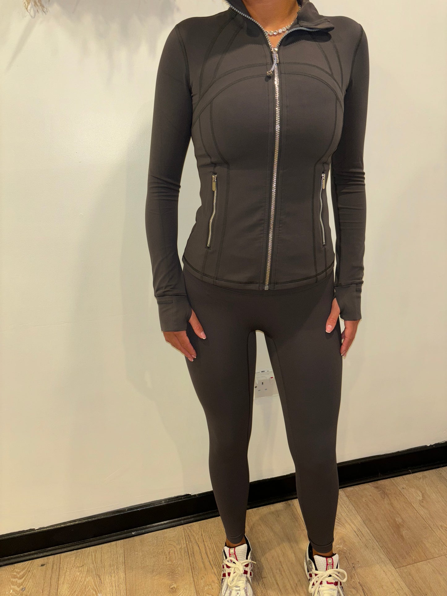 Lulu dark grey with silver zip & matching leggings 🩶